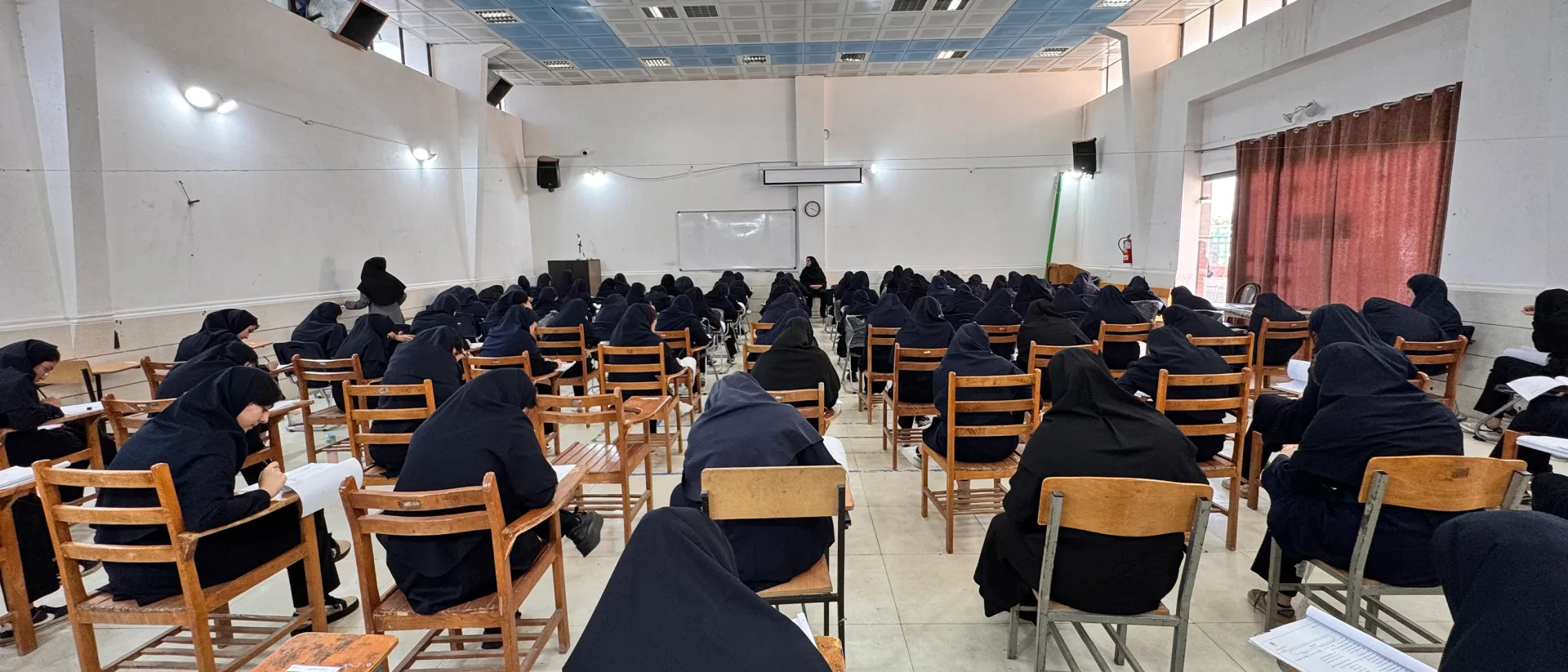 برگزاری آزمون ارزیابی و آمادگیِ پایه هفتم در دبیرستان نورهدی؛ گامی استوار برای ورود به دوره اول متوسطه