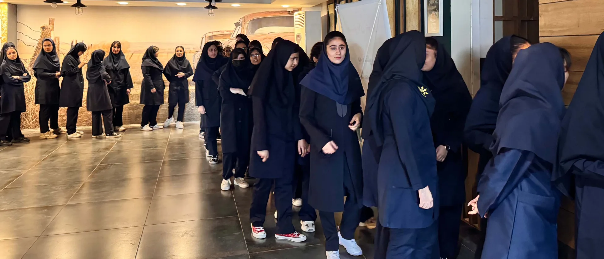 آغاز فصل جدید در دبیرستان نورهدی؛ اردوی معارفه، صبحانه و نشاط دهمیها در شهربازی
